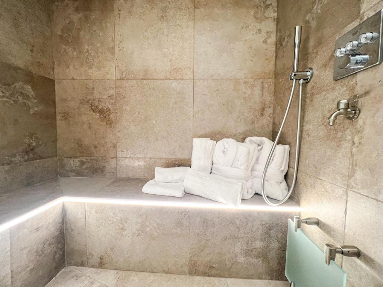 Le Switch Souplex Avec Hammam Privatif Apartment Лил Екстериор снимка